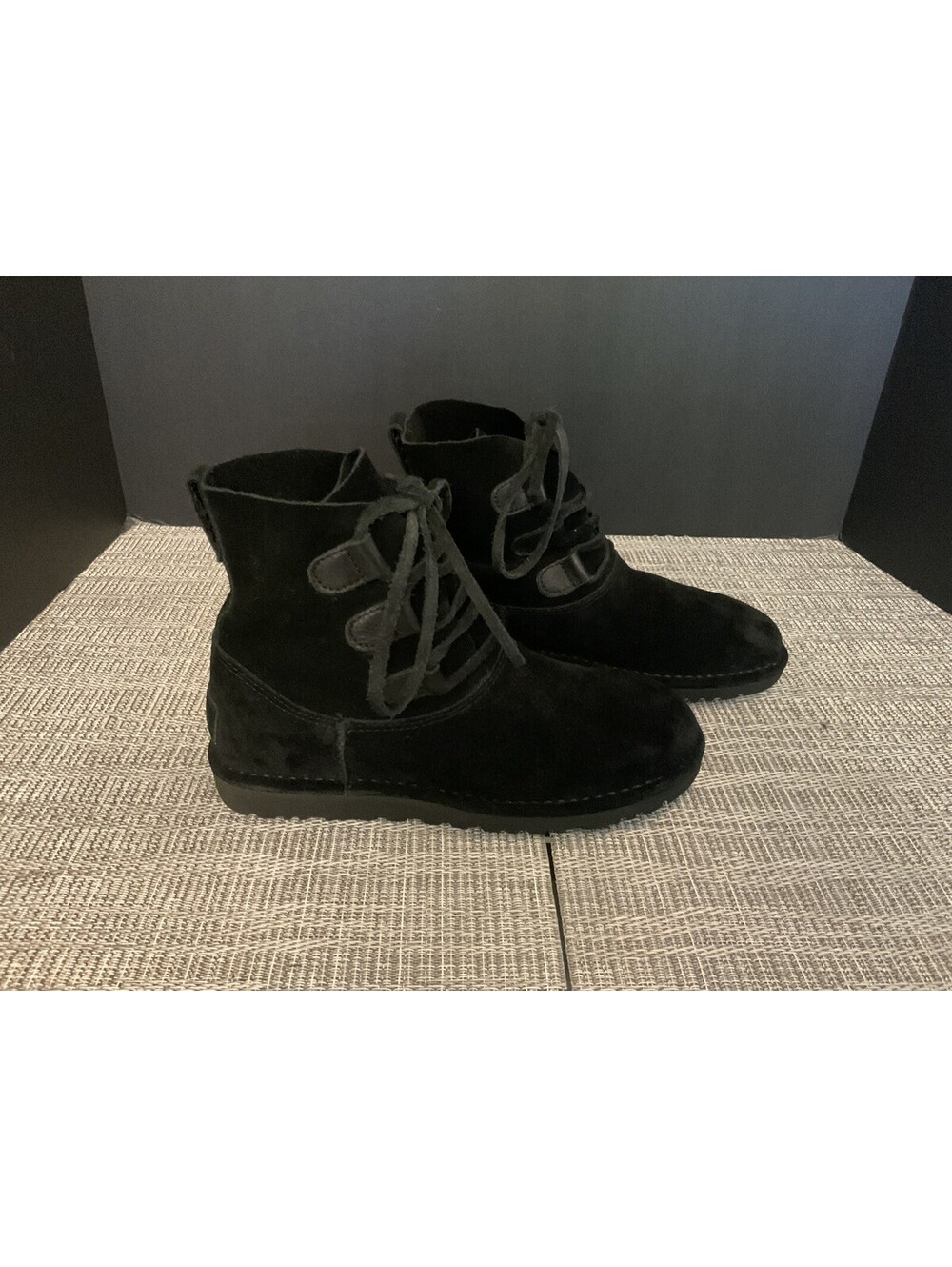 Womens UGG Elvi Suede Lace Up Ankle Harness Boots. Size 6. Nice Boots!!!